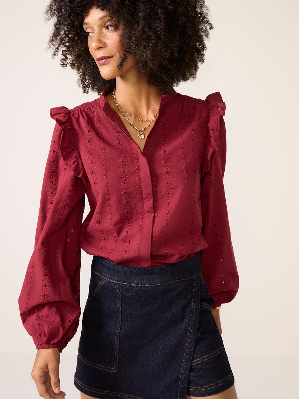 Evereve Lia Ruffle Women's Eyelet Blouse Burgundy 100% Cotton Size Small